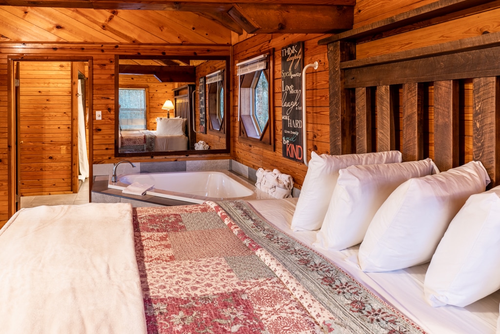 The perfect romantic escape awaits you in the Mountain Ecstasy Cabin with its bedside jacuzzi and woodburning fireplace.